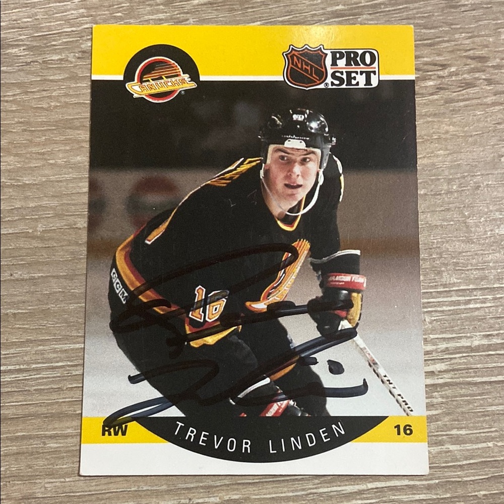 Vintage TREVOR LINDEN Signed/Autographed 1990-91 Pro Set Card #299